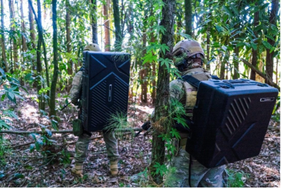 Nauru 100D ISTAR é transportado em duas mochilas táticas